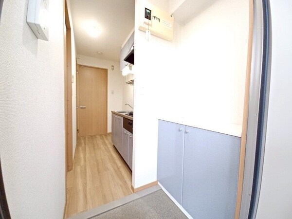 玄関(別部屋参考写真となります)
