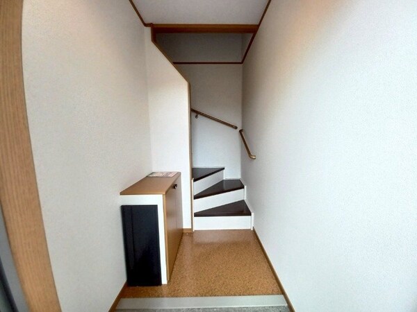 玄関(別部屋参考写真となります。)