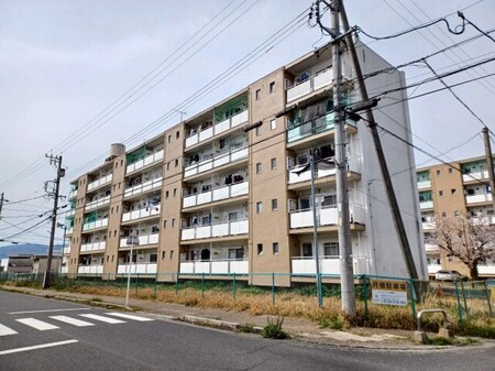 ビレッジハウス上野服部1号棟外観写真