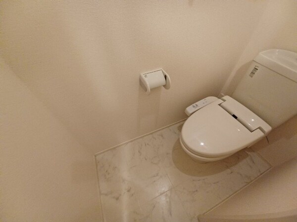 トイレ(同型参考写真)