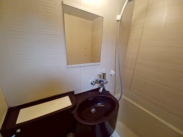 洗面所(同物件別部屋参考写真)