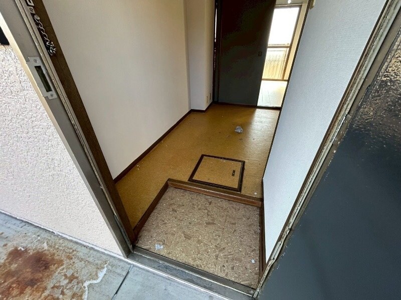 物件内観写真7　(リフォーム中の写真です)