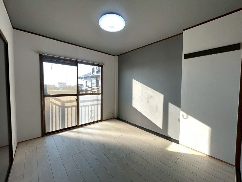 物件内観写真16　(リフォーム中の写真です)