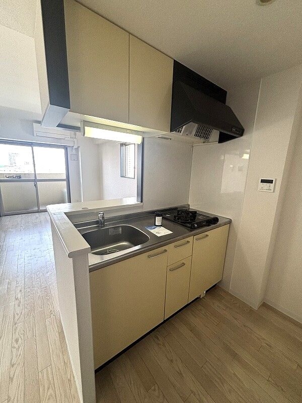 物件内観写真3　(※反転タイプ角部屋写真使用)