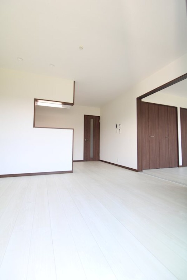 リビング(同タイプ物件写真参照)