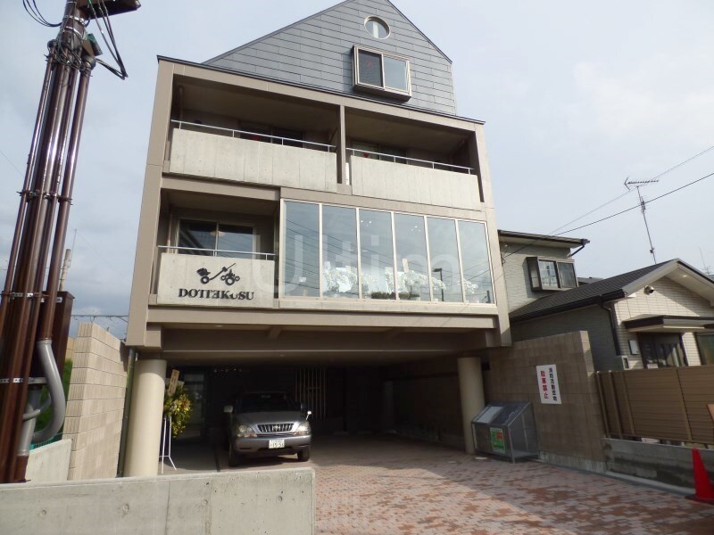 エバーグリーン六地蔵駅前の物件外観写真