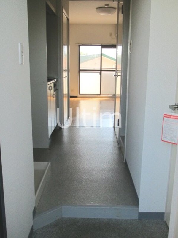 玄関(※同タイプの他のお部屋です)