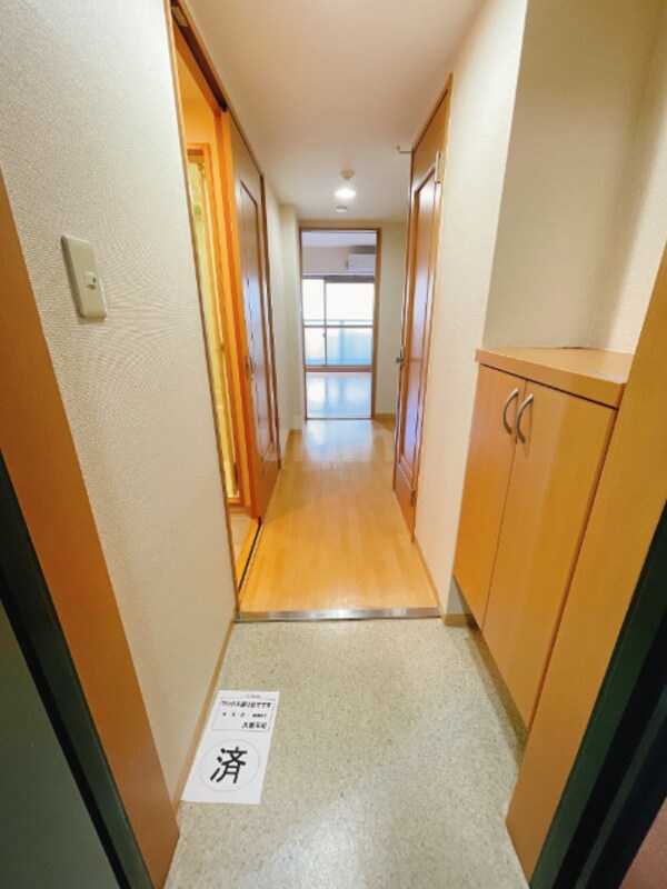 玄関(別の部屋の写真)