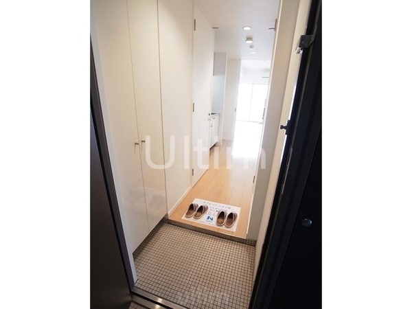 玄関(※同タイプの他のお部屋です)