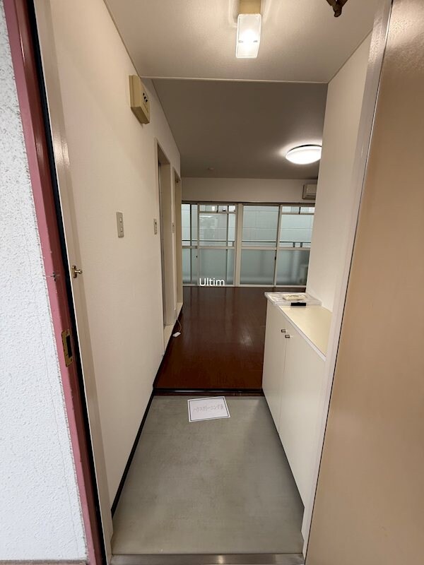 玄関(別部屋の写真です)