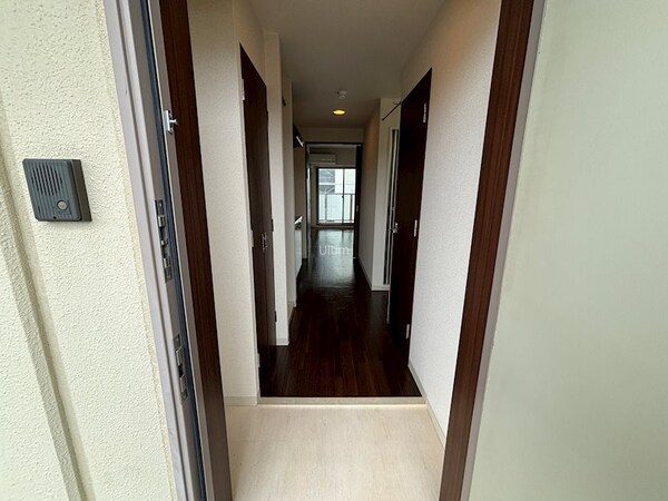 玄関(別のお部屋のお写真です。ご参考までに。)