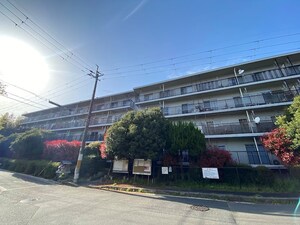 醍醐上ノ山団地A3棟外観写真