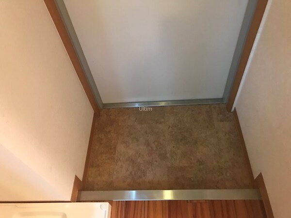 玄関(違うお部屋の写真です。ご参考までに)