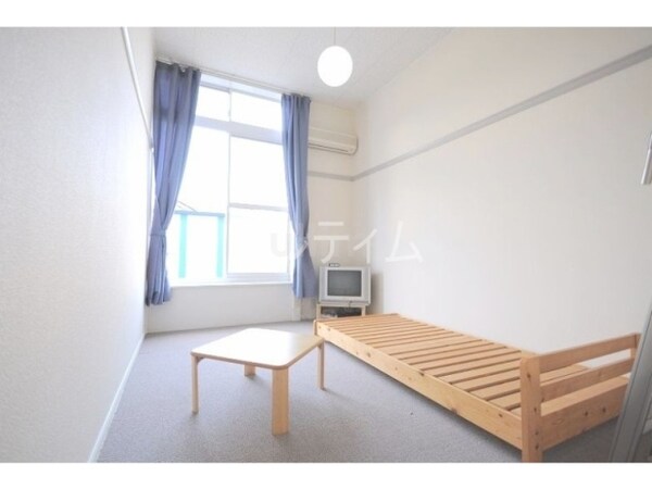 リビング(別部屋のお写真です。)