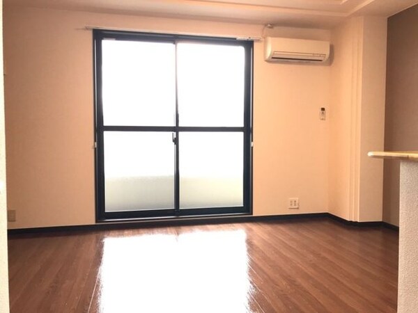 リビング(※別のお部屋の写真です)