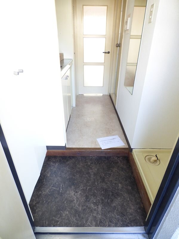 玄関(違うお部屋の写真です。ご参考までに)