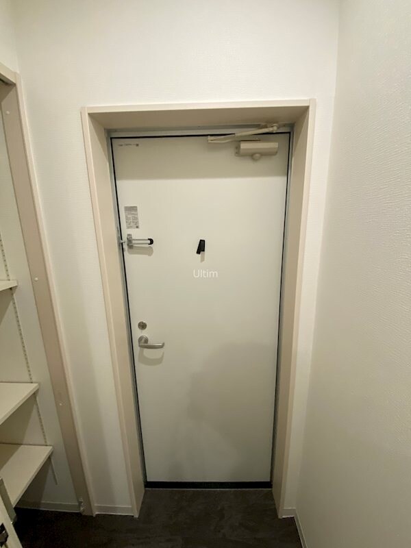 玄関(101の写真です。ご参考までに)