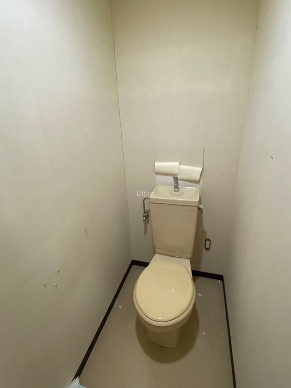 トイレ(※改装中の写真です)