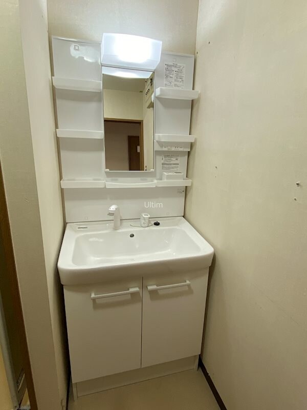 洗面所(※改装中の写真です)