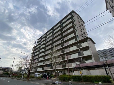 【こと×こと】醍醐中市営住宅１棟外観写真