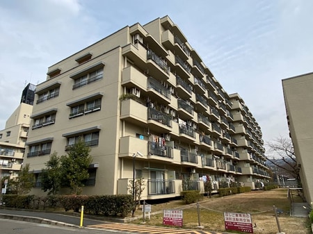 ユニ宇治マンション4号館外観写真