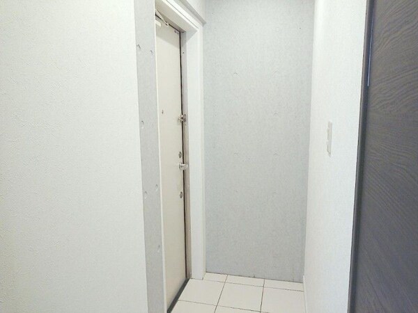 玄関(※別部屋参考写真)