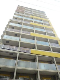 日比谷線 三ノ輪駅 13階建 築17年の外観写真