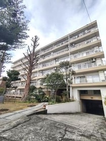 千代田線 根津駅 6階建 築61年の外観写真