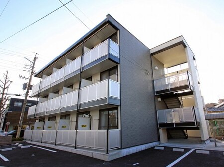 レオパレス稲葉地本通外観写真