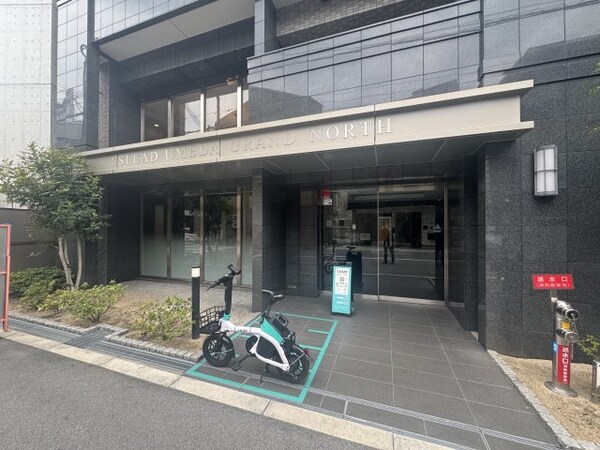 エントランス(ゆとりのあるエントランスです)