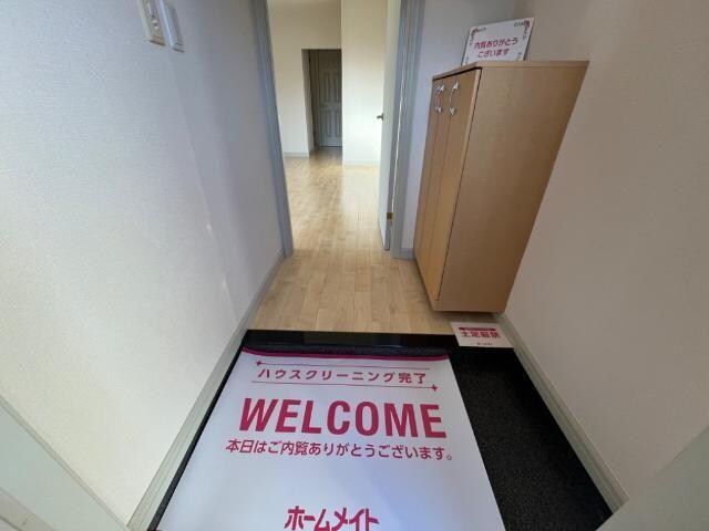 物件内観写真4　(玄関)