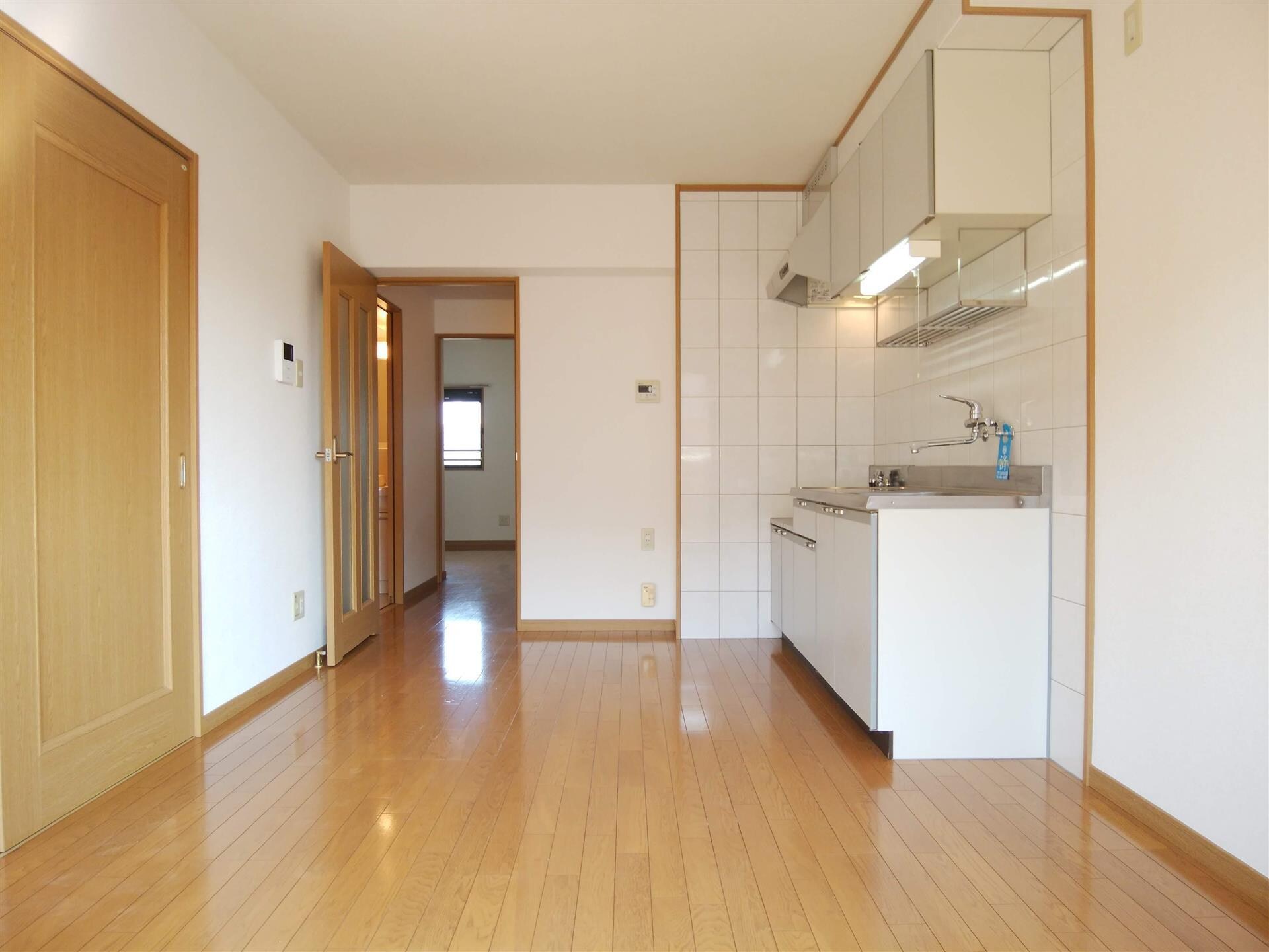 物件内観写真4　(ダイニングキッチン　※実部屋は反転)