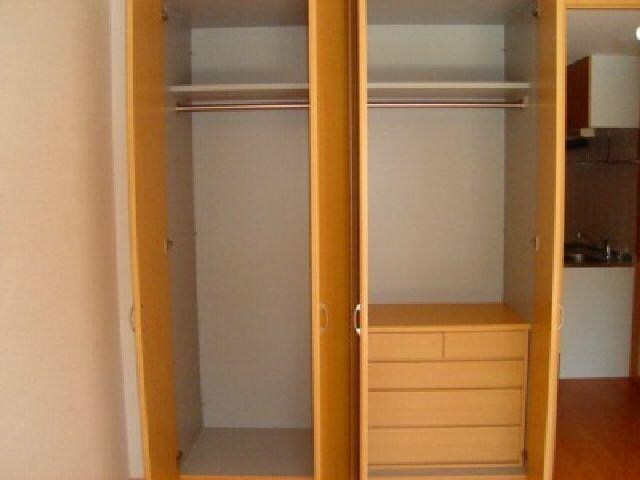 物件内観写真8　(洋室　収納)