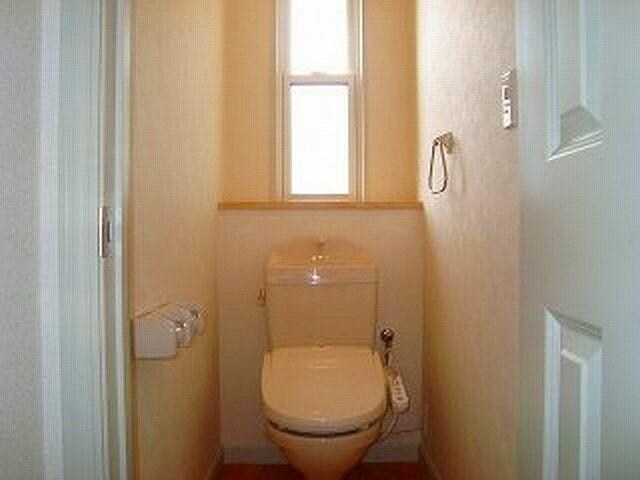 物件内観写真5　(シャワー付トイレ)