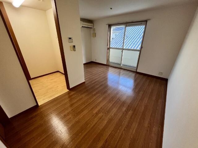 物件内観写真3　(リビング)