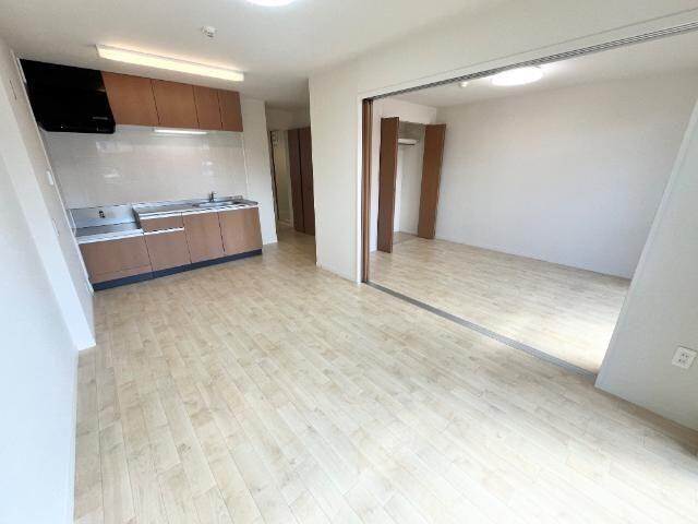 物件内観写真3　(リビング)