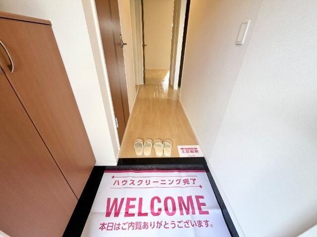 物件内観写真4　(玄関)
