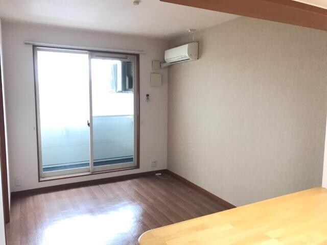 物件内観写真3　(リビング)