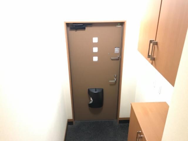 物件内観写真4　(玄関)