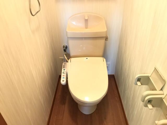 物件内観写真6　(シャワー付トイレ)