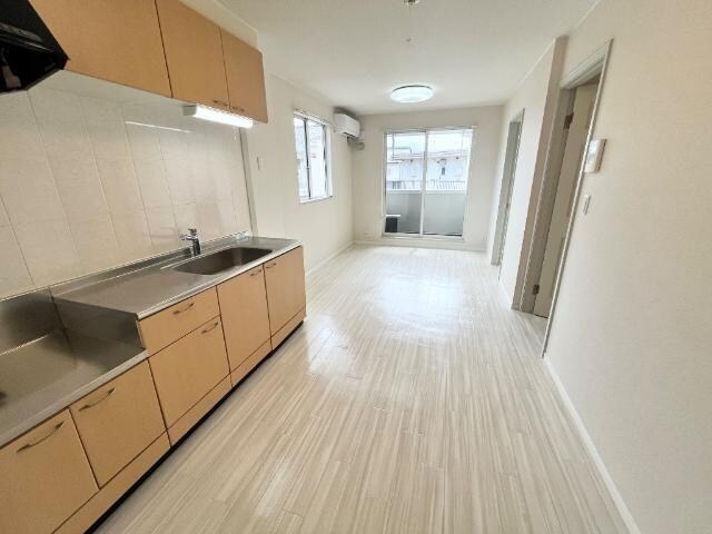 物件内観写真3　(リビング)