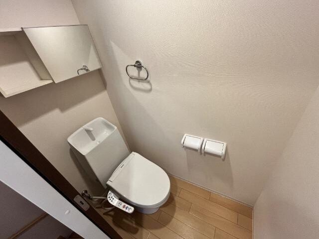 物件内観写真5　(シャワー付トイレ)