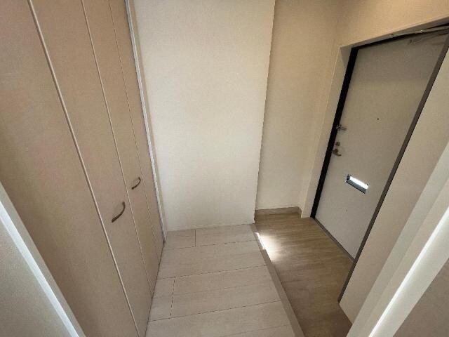 物件内観写真4　(玄関)