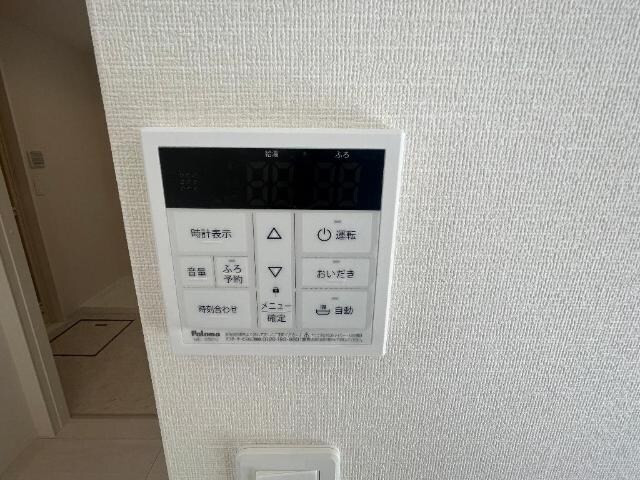 物件内観写真10　(給湯器リモコン)