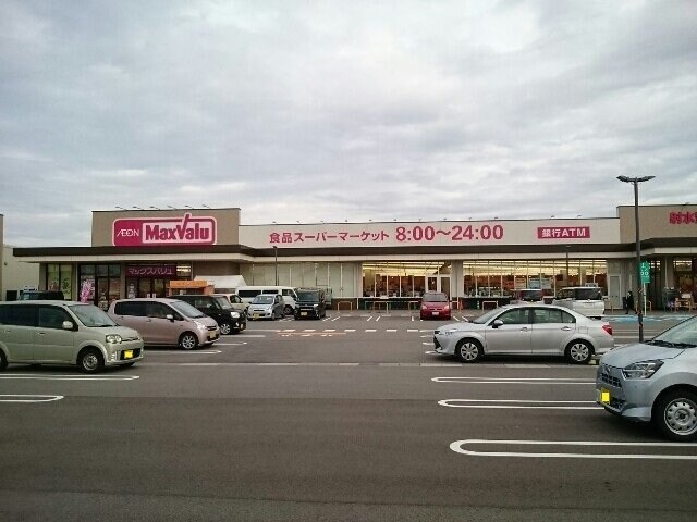 物件外観写真4　(マックスバリュ射水鷲塚店まで80m)