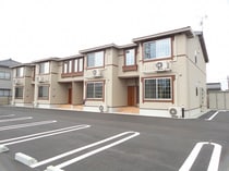 万葉線 越ノ潟駅 2階建 築9年の外観写真