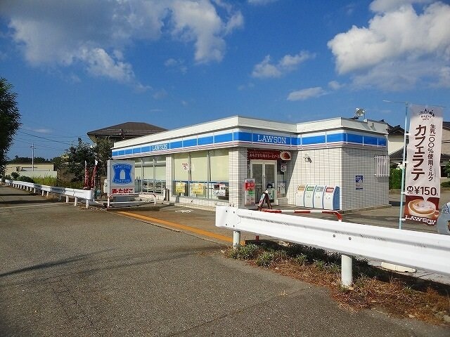 物件外観写真3　(ローソンまで900m)