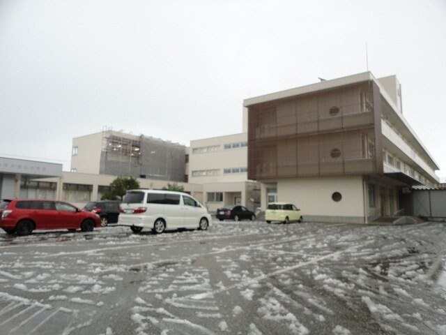 物件外観写真8　(射北中学校まで600m)