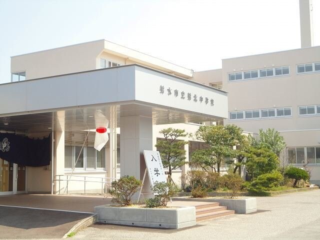 物件外観写真8　(射北中学校まで1200m)