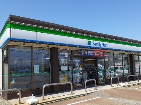 物件外観写真4　(ファミリーマート富山針原店まで1100m)